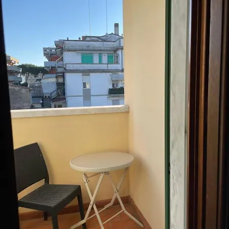 Spaziosa Con Letto Francese E Balcone A 500 Mt Dal Mare *